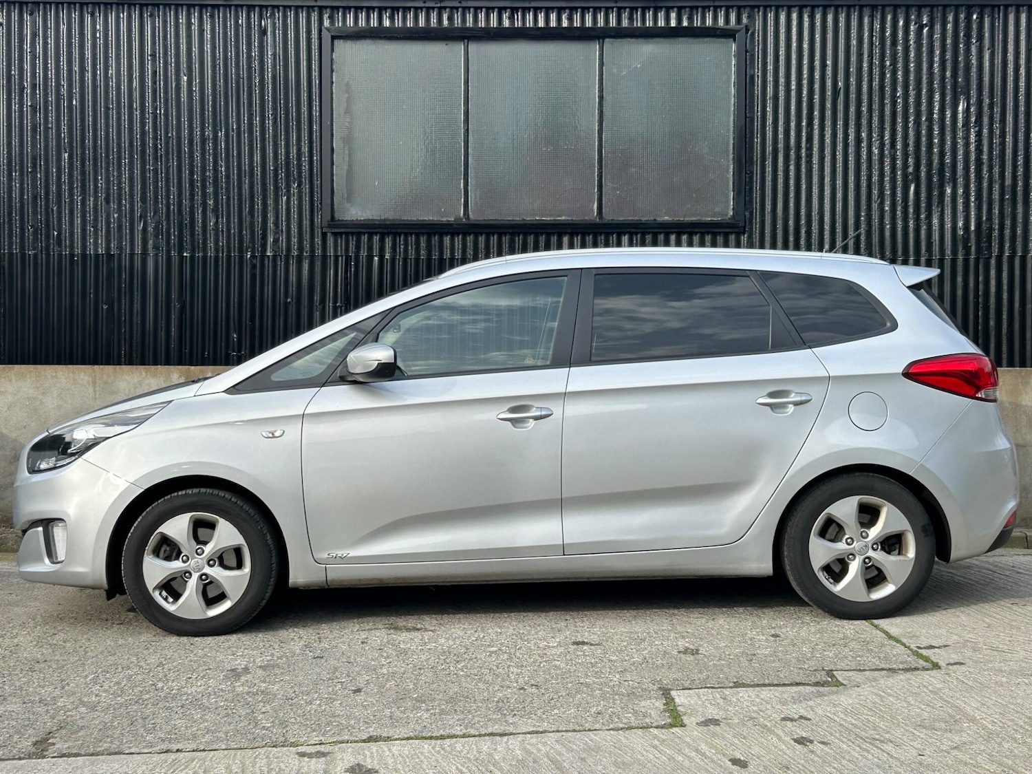 Used Kia Carens for sale - 77769595: Photo 8