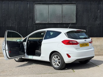 Used Ford Fiesta 2018 for sale - 79479459: Photo