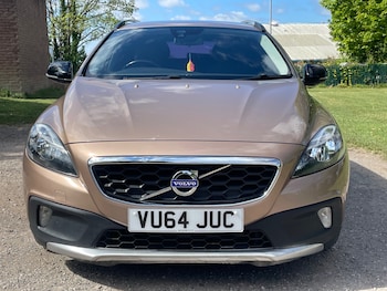 Used Volvo V40 2014 for sale - 75354195: Photo