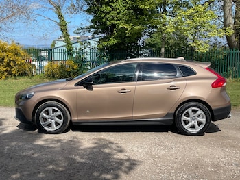 Used Volvo V40 2014 for sale - 75354195: Photo
