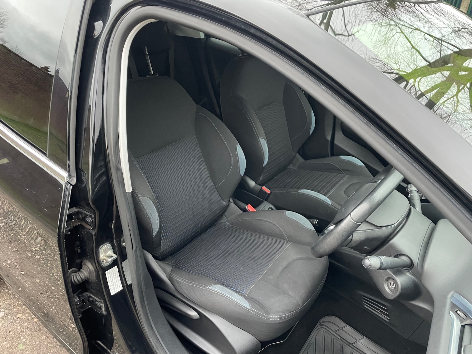 Used Peugeot 208 2014 for sale - 77342752: Photo 10