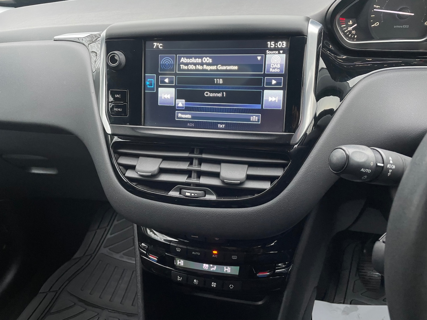 Used Peugeot 208 2014 for sale - 77342752: Photo 15