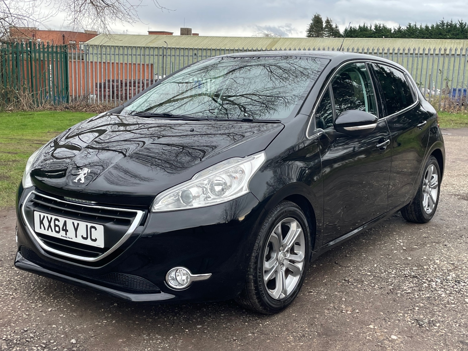 Used Peugeot 208 2014 for sale - 77342752: Photo 3