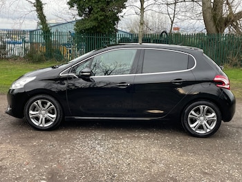 Used Peugeot 208 2014 for sale - 77342752: Photo