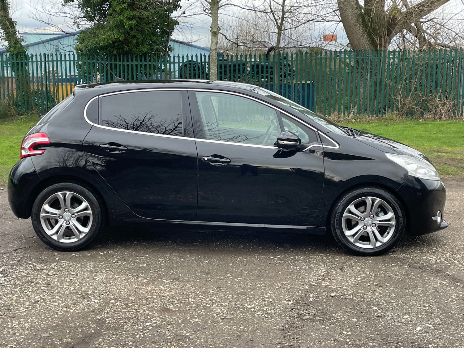 Used Peugeot 208 2014 for sale - 77342752: Photo 8