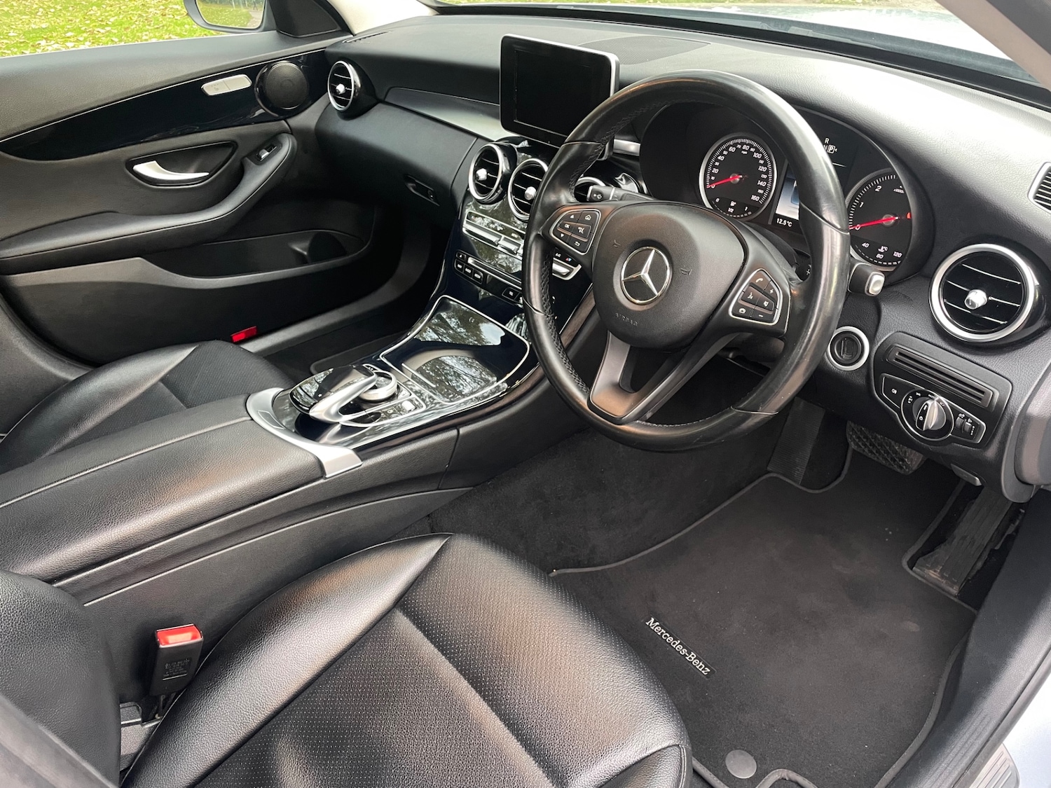 Used Mercedes-Benz C Class 2015 for sale - 76313370: Photo 9