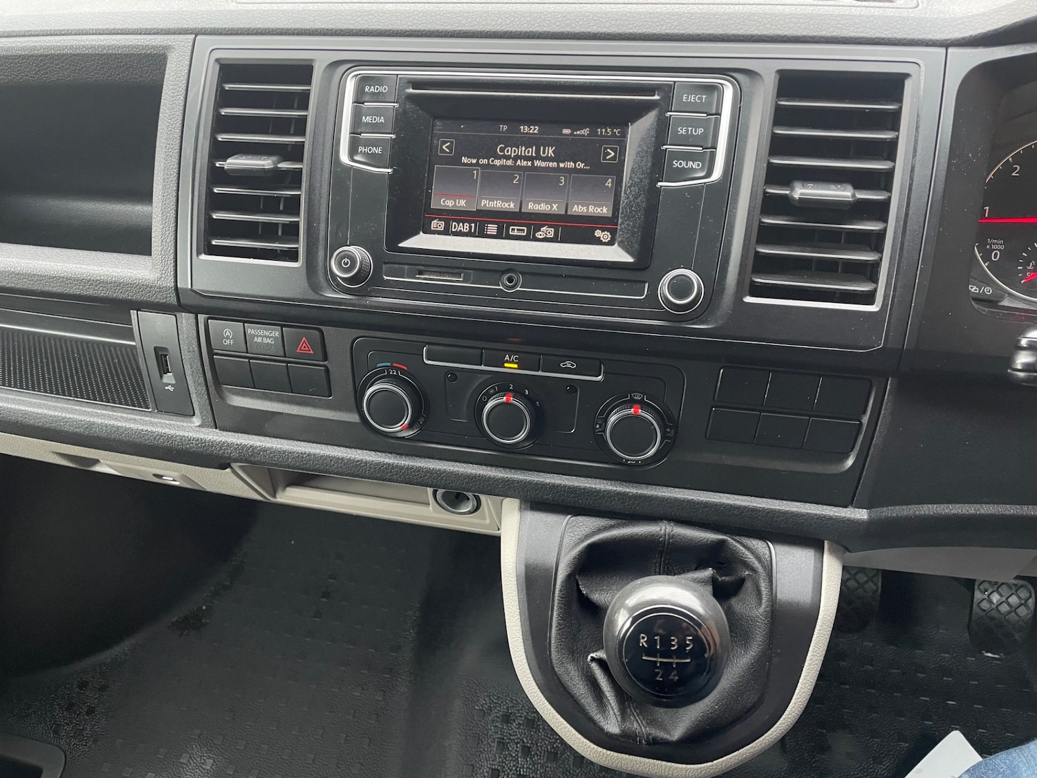 Used Volkswagen Transporter 2015 for sale - 76940035: Photo 11