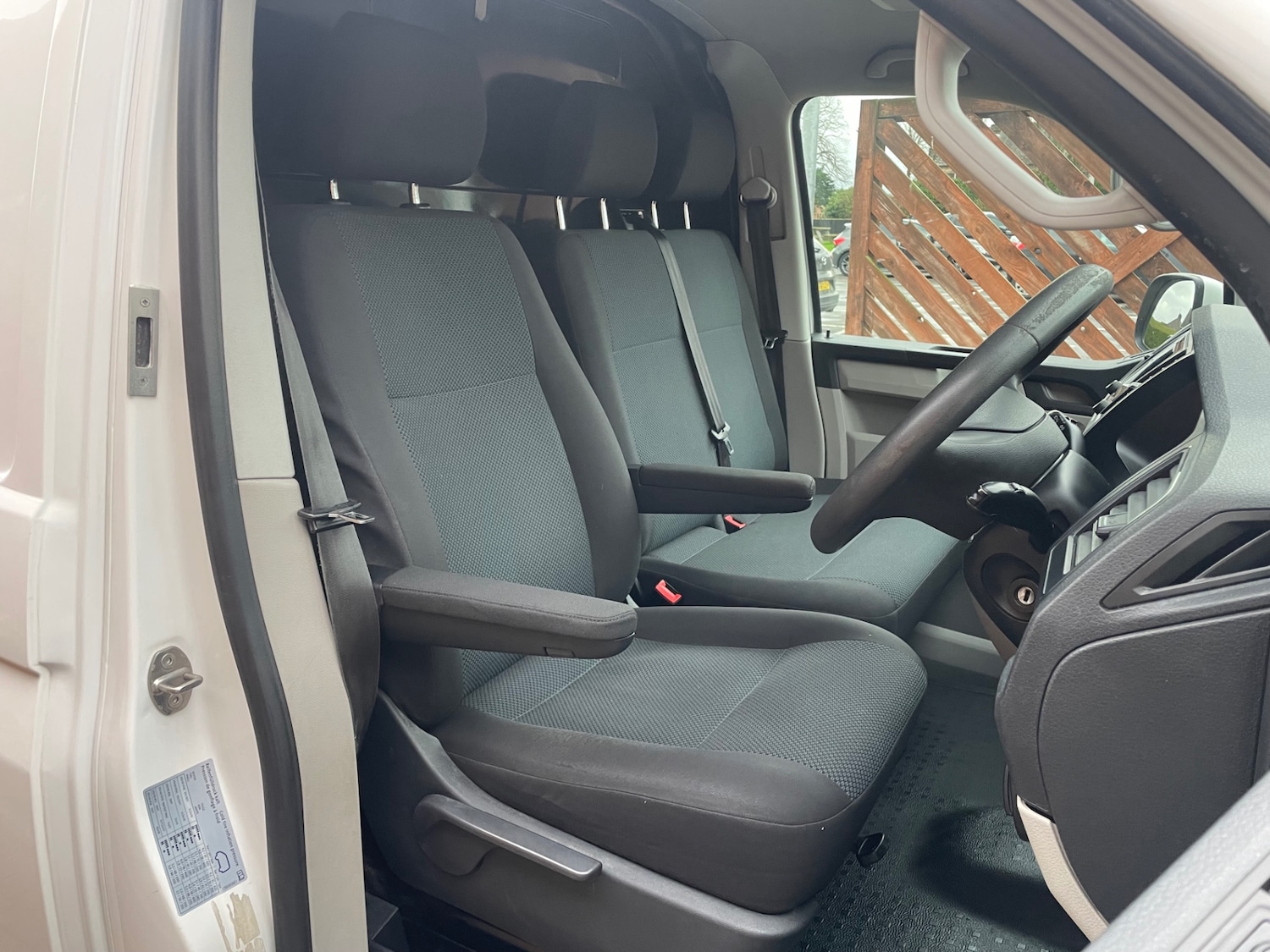 Used Volkswagen Transporter 2015 for sale - 76940035: Photo 8