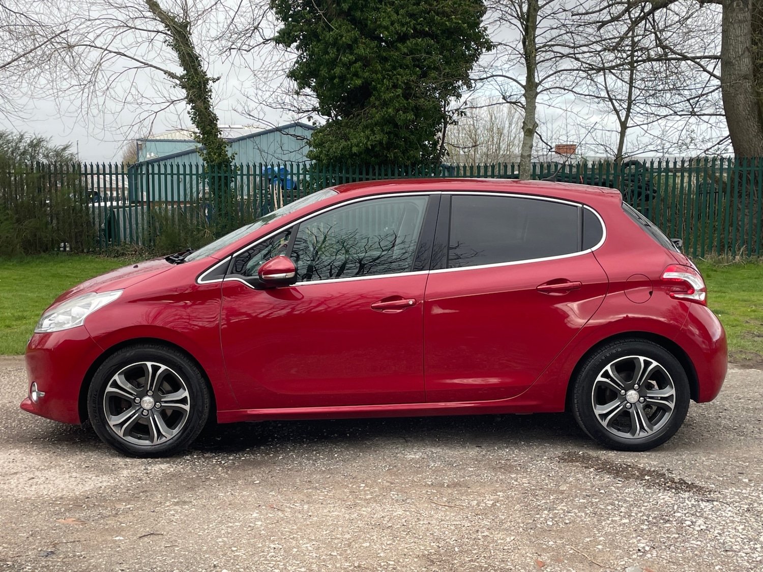 Used Peugeot 208 2014 for sale - 78045776: Photo 4