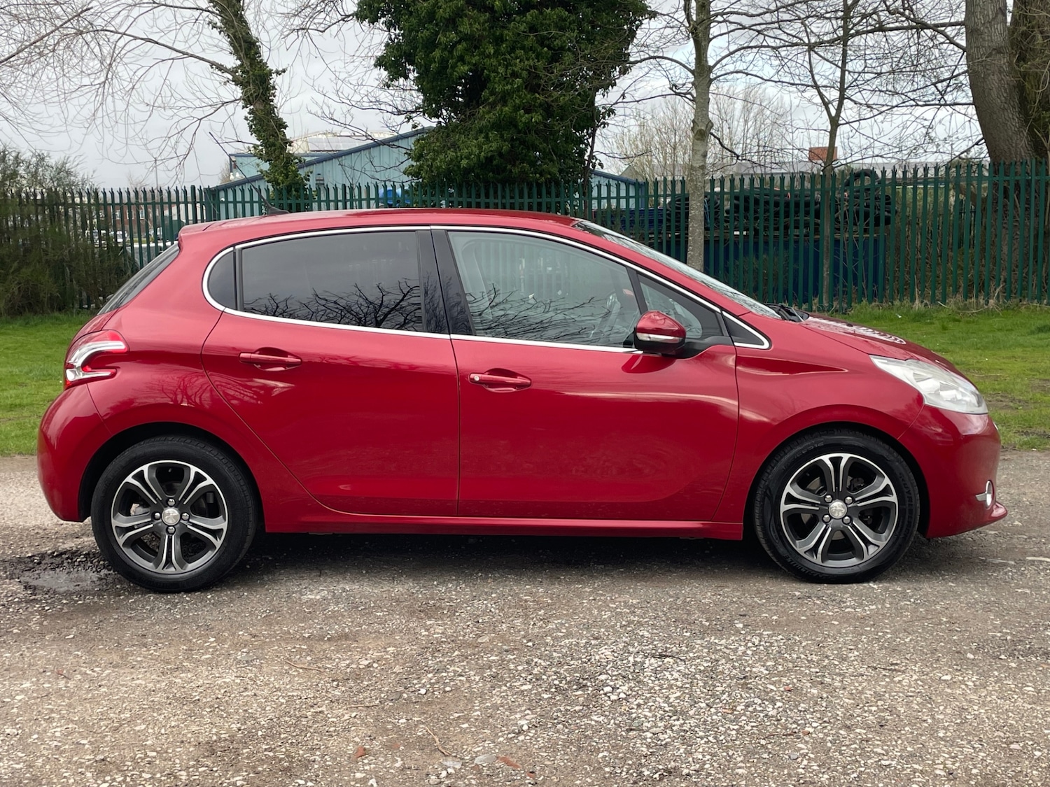 Used Peugeot 208 2014 for sale - 78045776: Photo 8