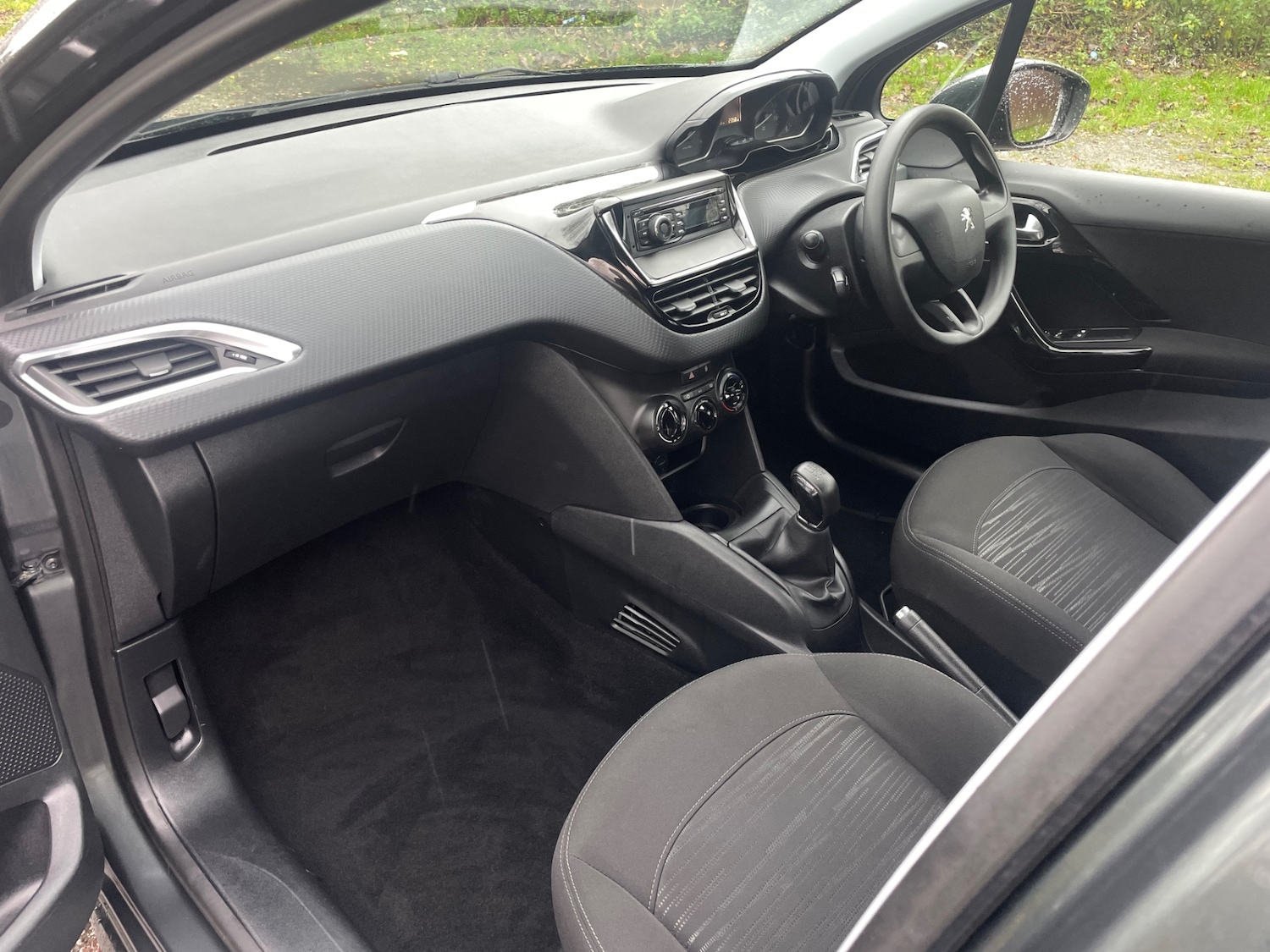 Used Peugeot 208 2017 for sale - 76588266: Photo 11