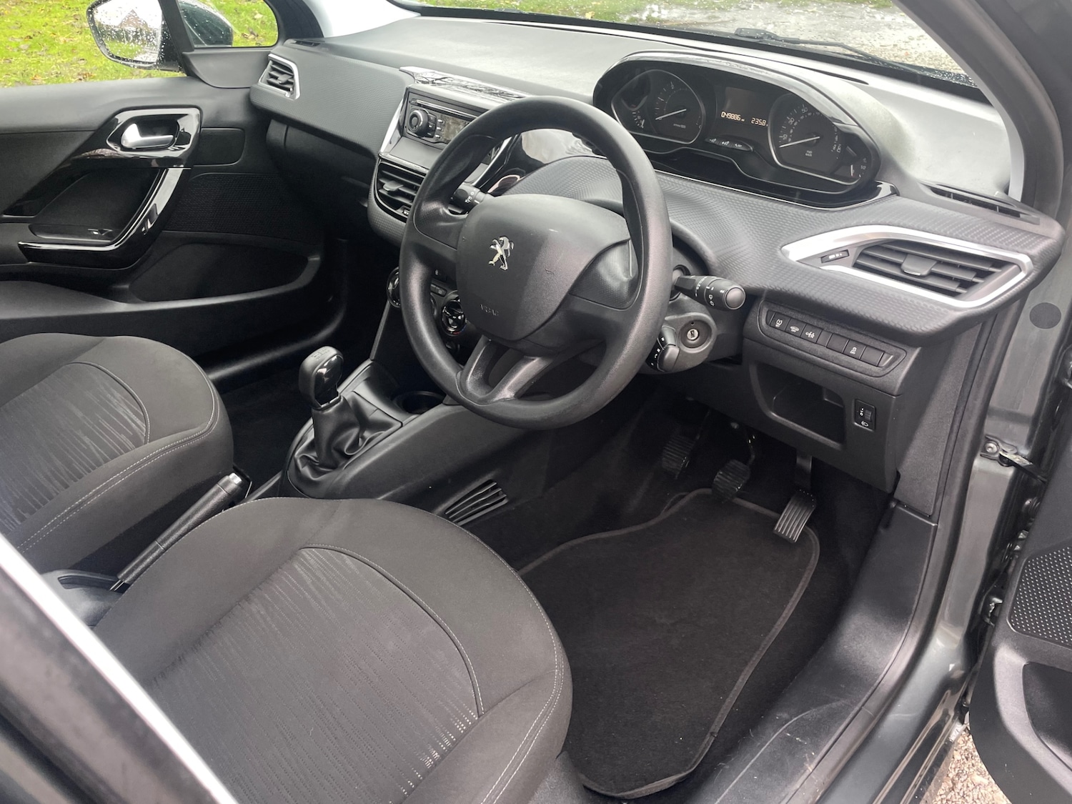 Used Peugeot 208 2017 for sale - 76588266: Photo 9