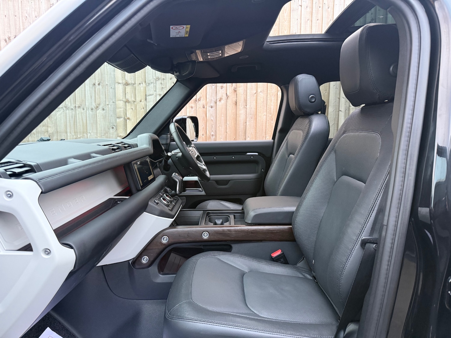 Used Land Rover Defender 2025 for sale - 78031331: Photo 8