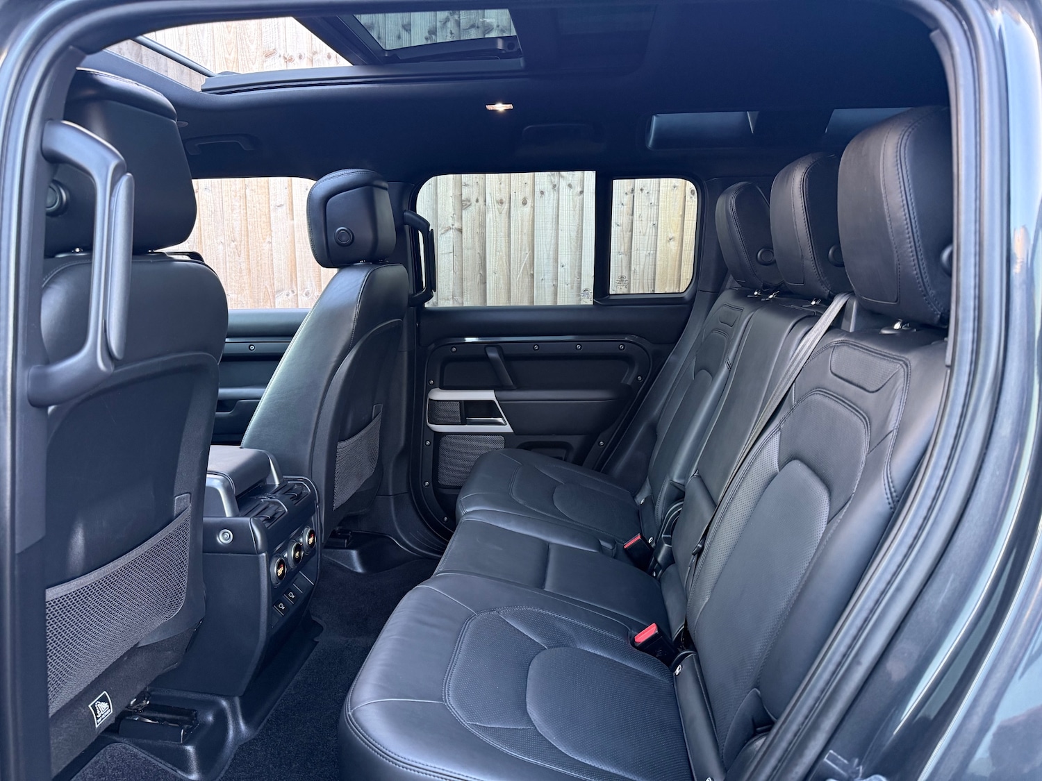 Used Land Rover Defender 2023 for sale - 77903664: Photo 12