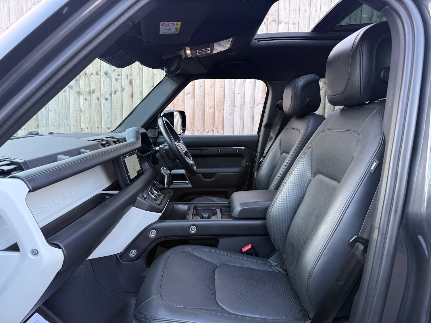 Used Land Rover Defender 2023 for sale - 77903664: Photo 8