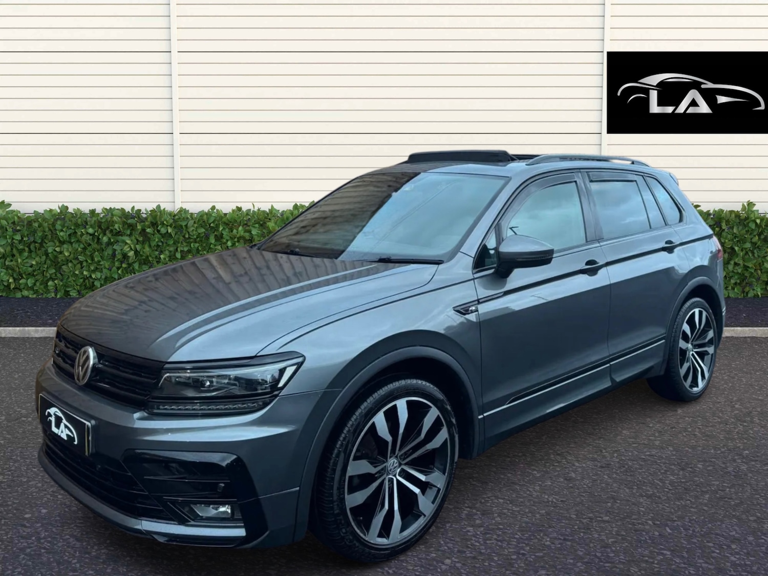 Used Volkswagen Tiguan 2018 for sale - 76946813: Photo 1