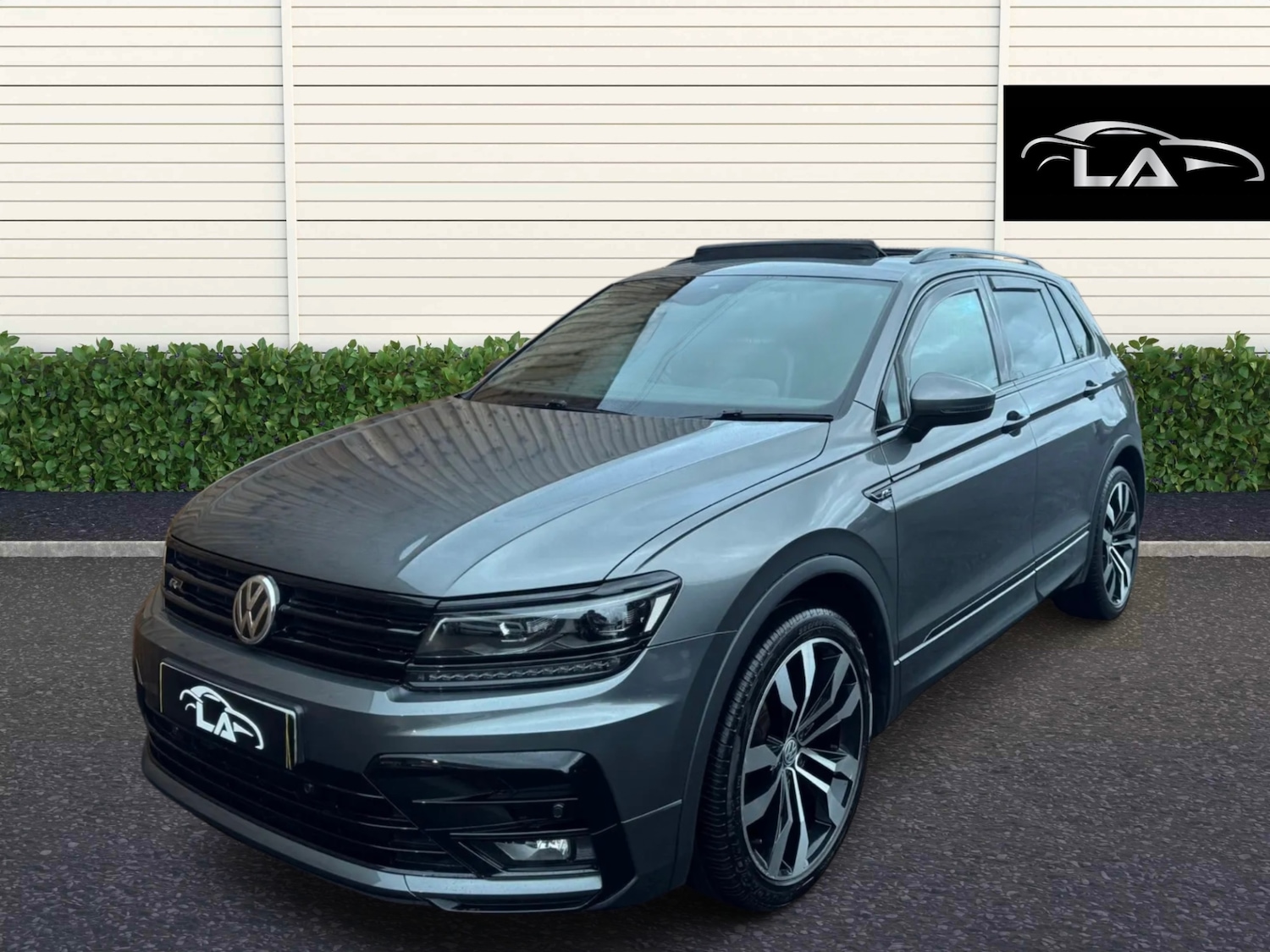 Used Volkswagen Tiguan 2018 for sale - 76946813: Photo 2