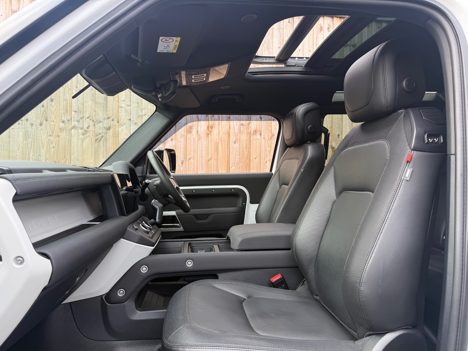 Used Land Rover Defender 2023 for sale - 77437990: Photo 8