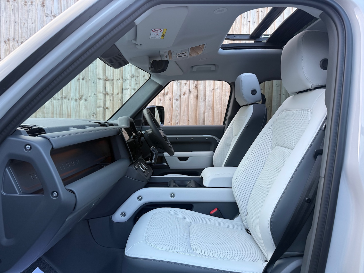 Used Land Rover Defender 2025 for sale - 76505576: Photo 8