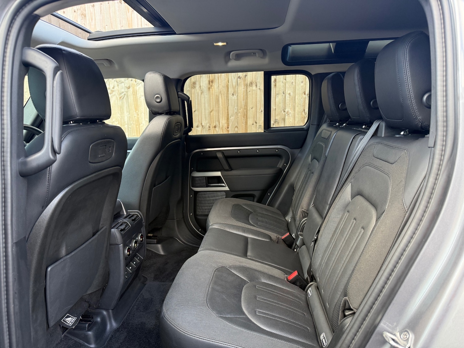 Used Land Rover Defender 2021 for sale - 77434960: Photo 12