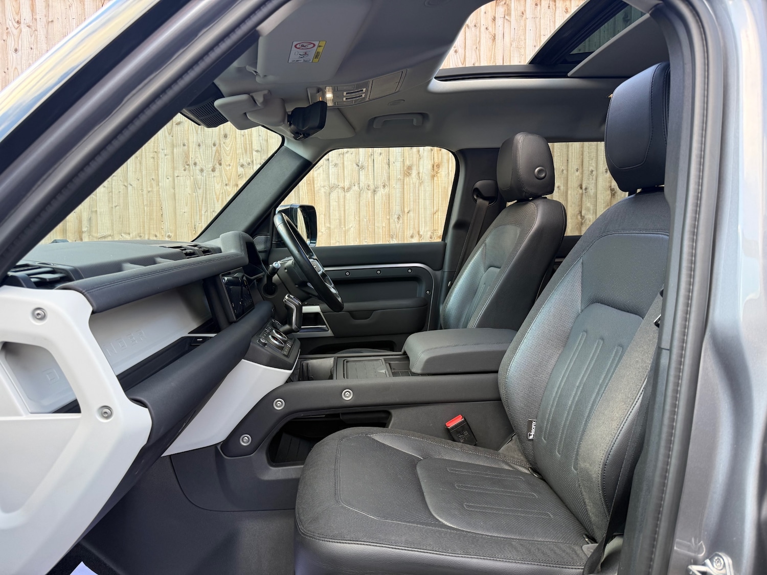 Used Land Rover Defender 2021 for sale - 77434960: Photo 8