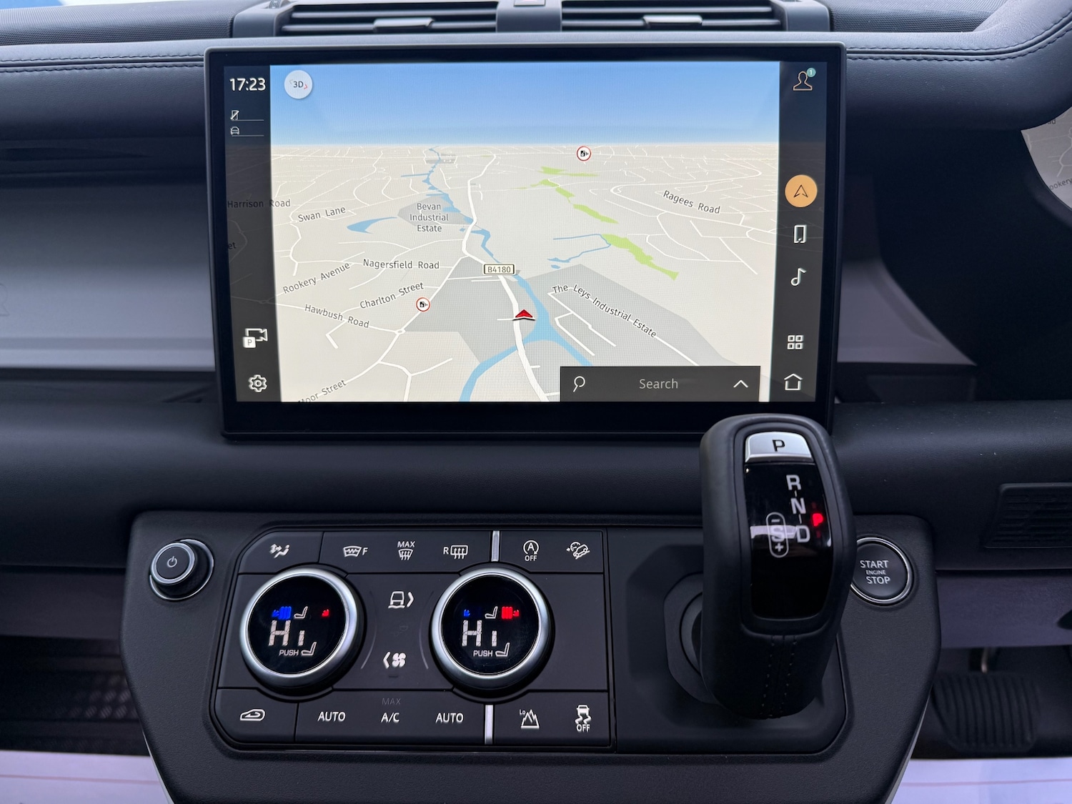 Used Land Rover Defender 2024 for sale - 76948562: Photo 11