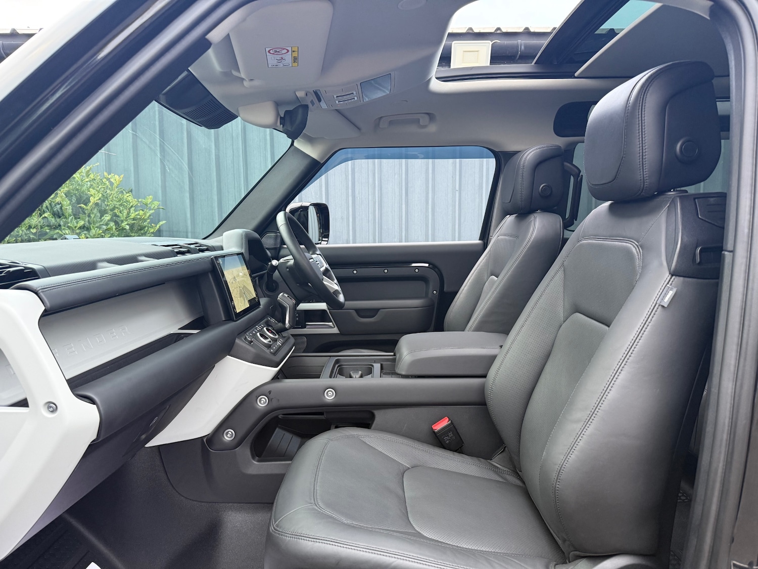 Used Land Rover Defender 2024 for sale - 76948562: Photo 8