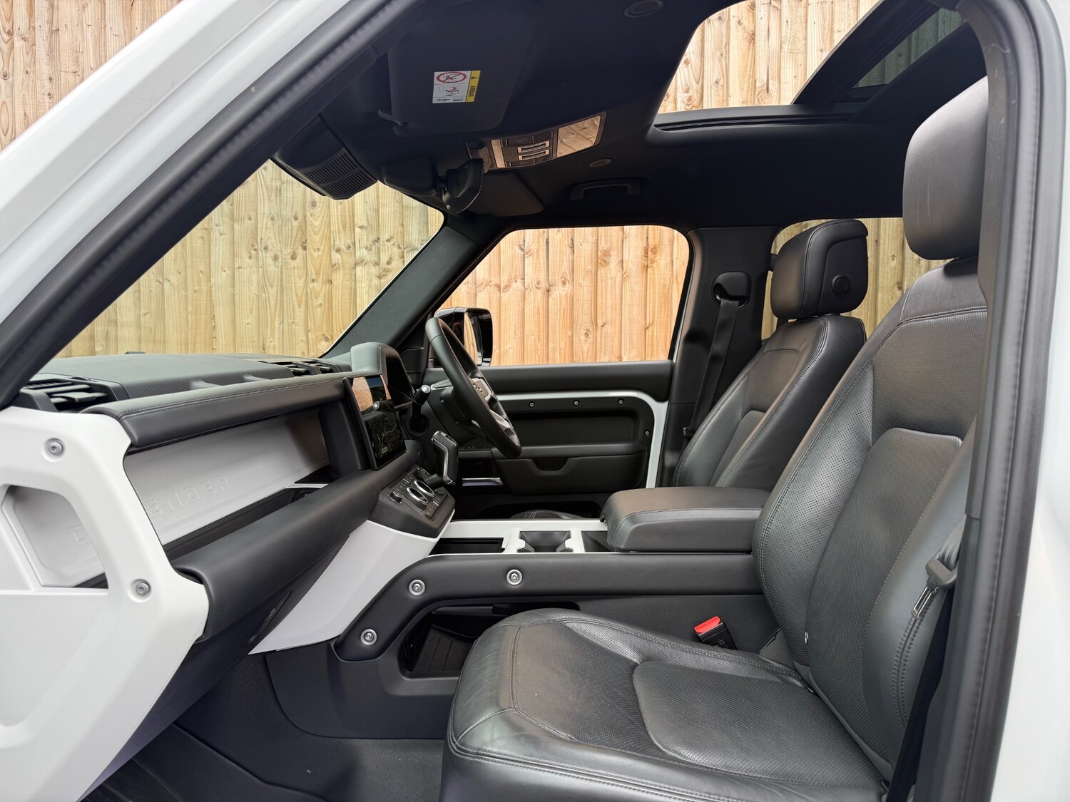 Used Land Rover Defender 2024 for sale - 76196063: Photo 8