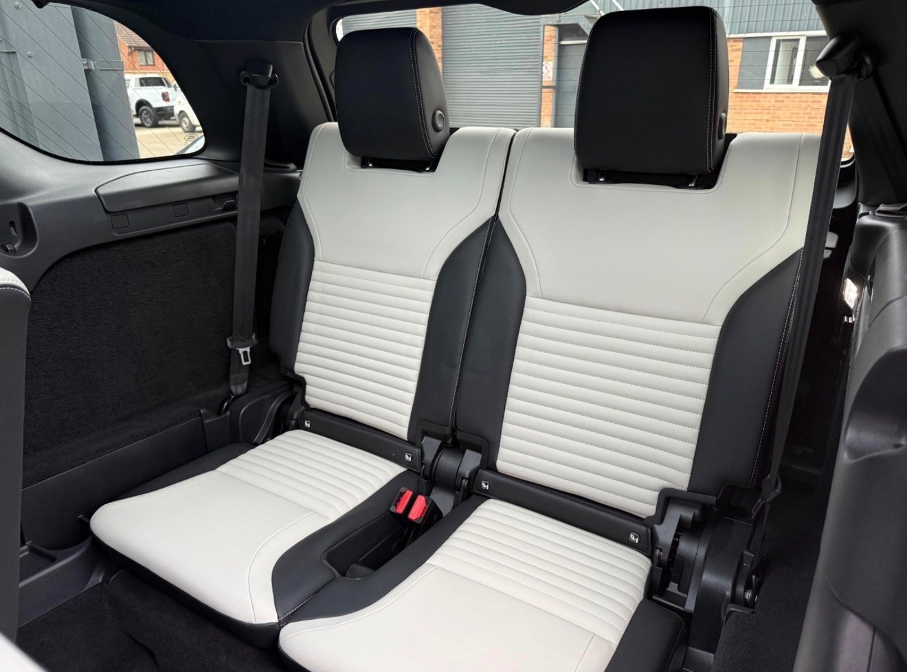 Used Land Rover Discovery 2023 for sale - 76951260: Photo 13