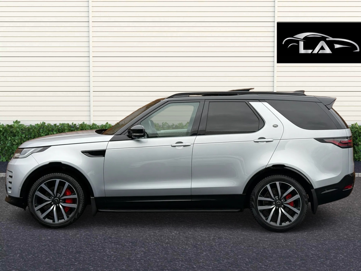 Used Land Rover Discovery 2023 for sale - 76951260: Photo 3