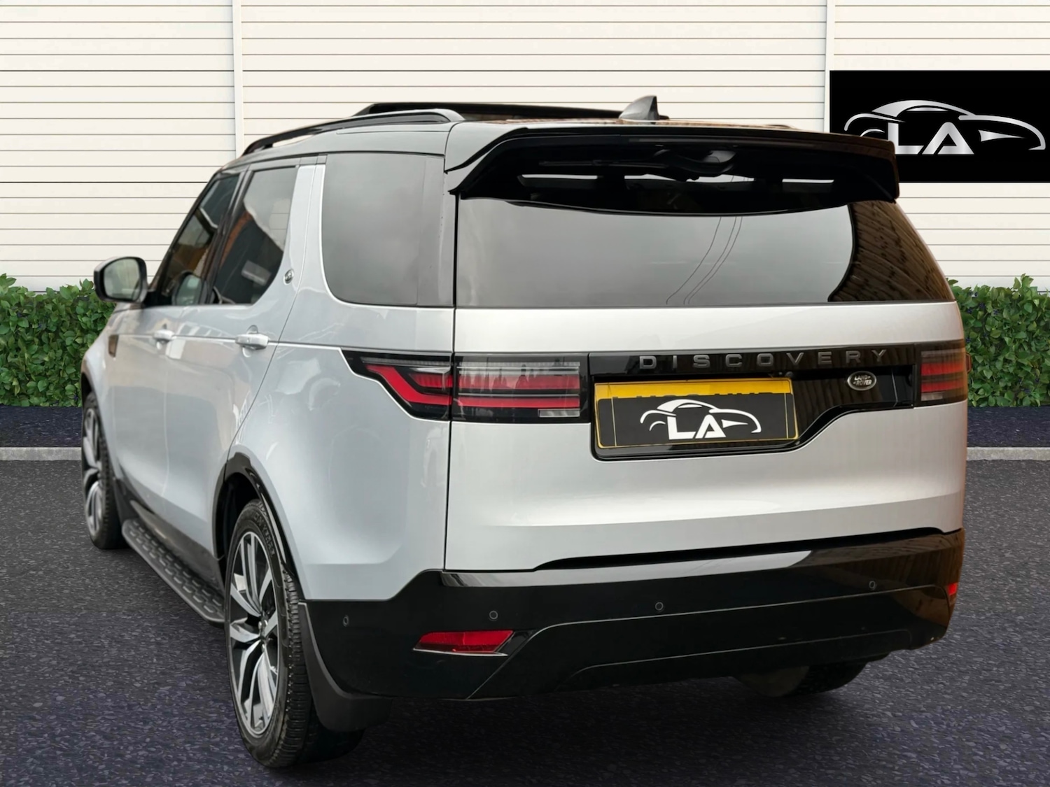 Used Land Rover Discovery 2023 for sale - 76951260: Photo 6