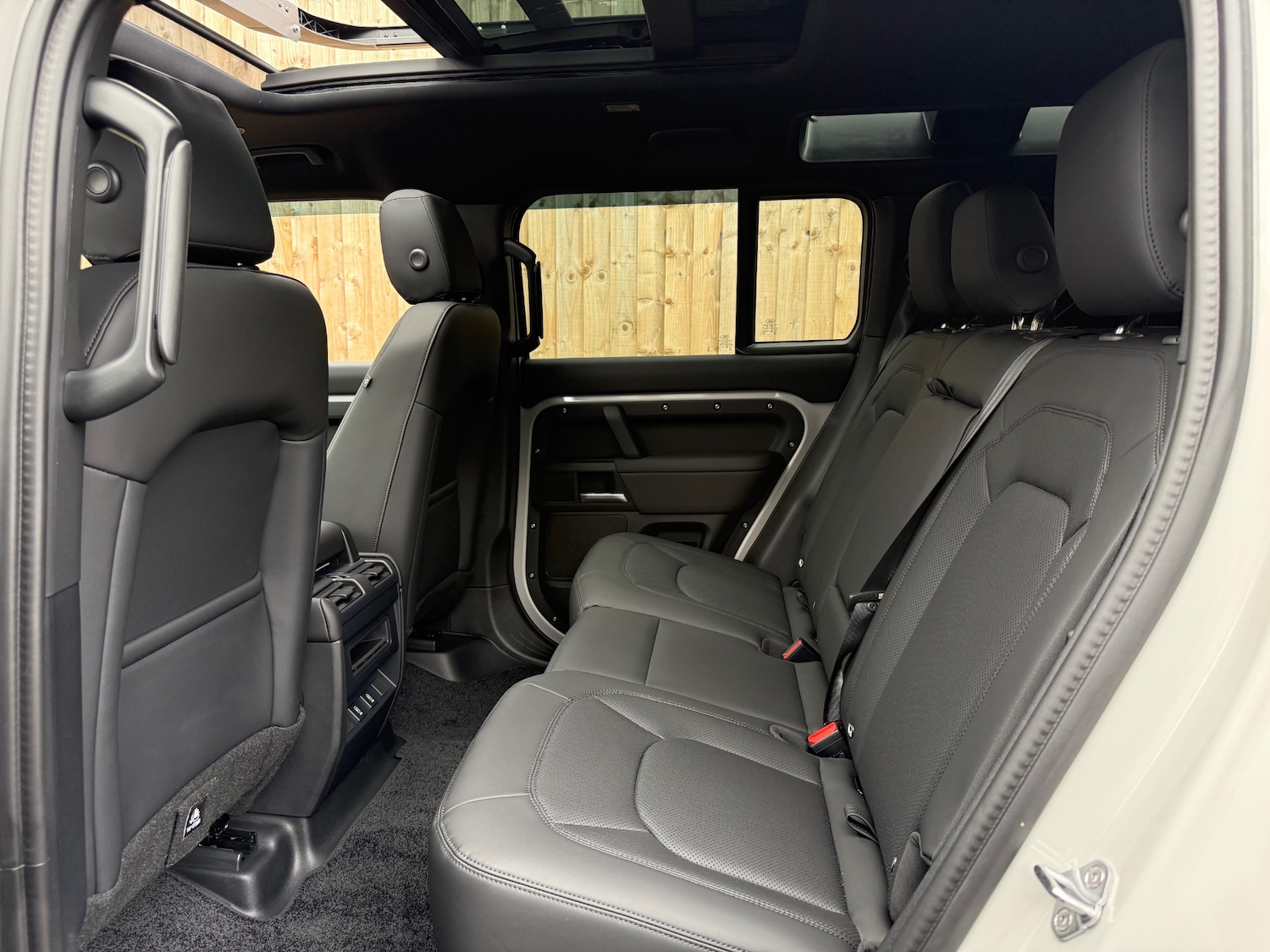 Used Land Rover Defender 2025 for sale - 76510310: Photo 12