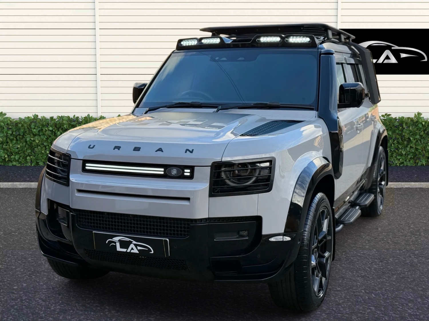 Used Land Rover Defender 2025 for sale - 76510310: Photo 2