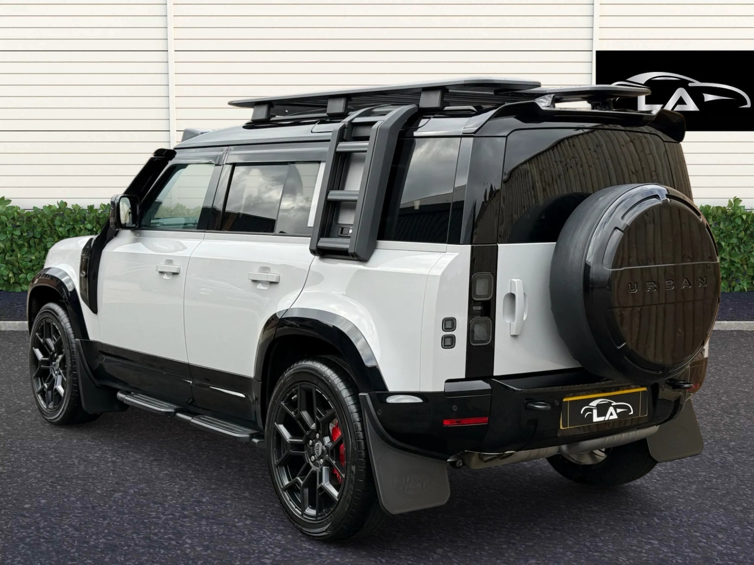 Used Land Rover Defender 2025 for sale - 76510310: Photo 5