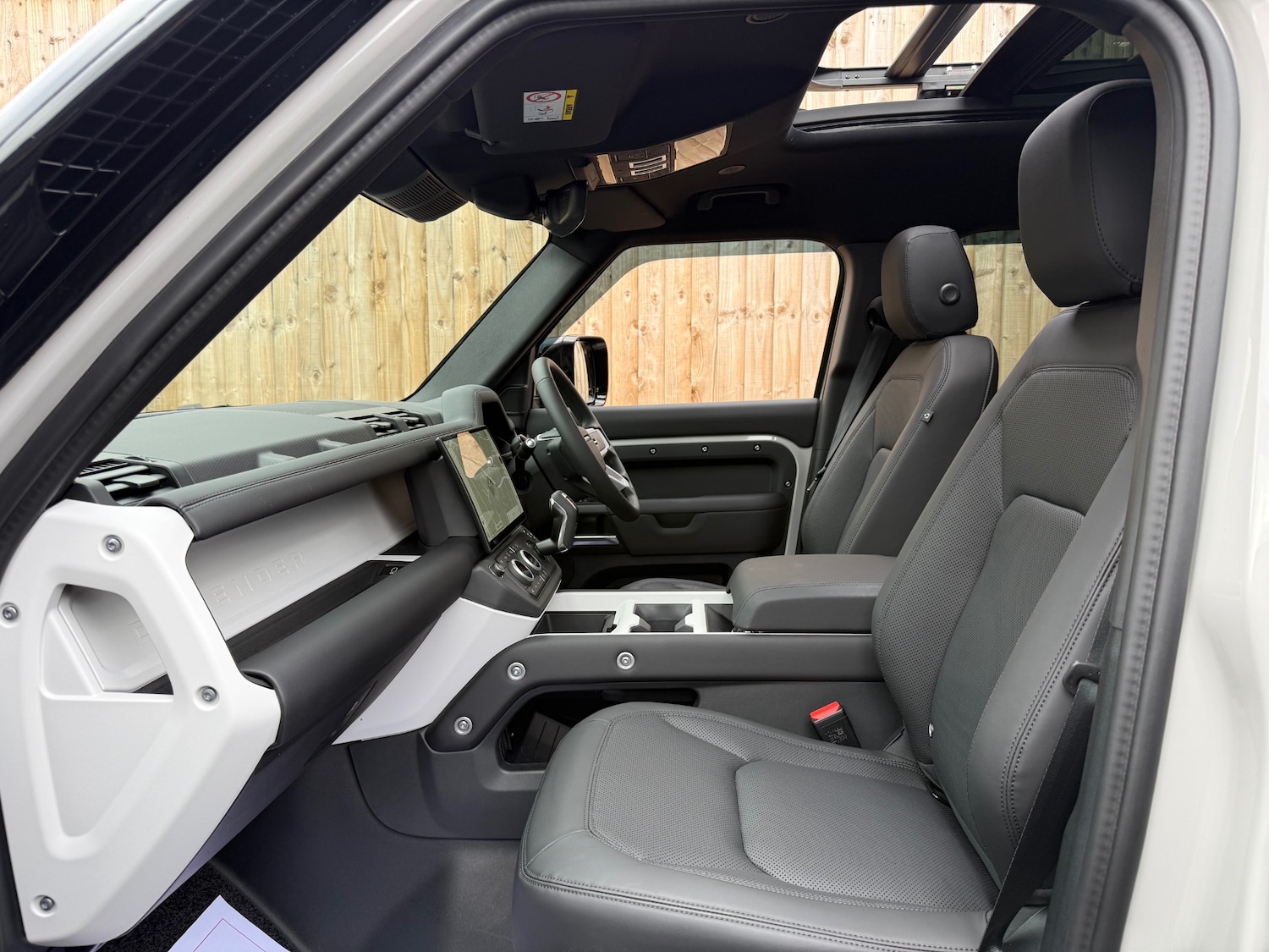 Used Land Rover Defender 2025 for sale - 76510310: Photo 8