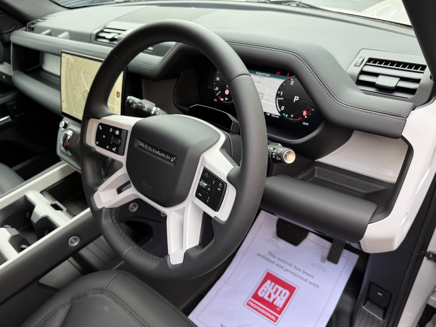 Used Land Rover Defender 2025 for sale - 76510310: Photo 9