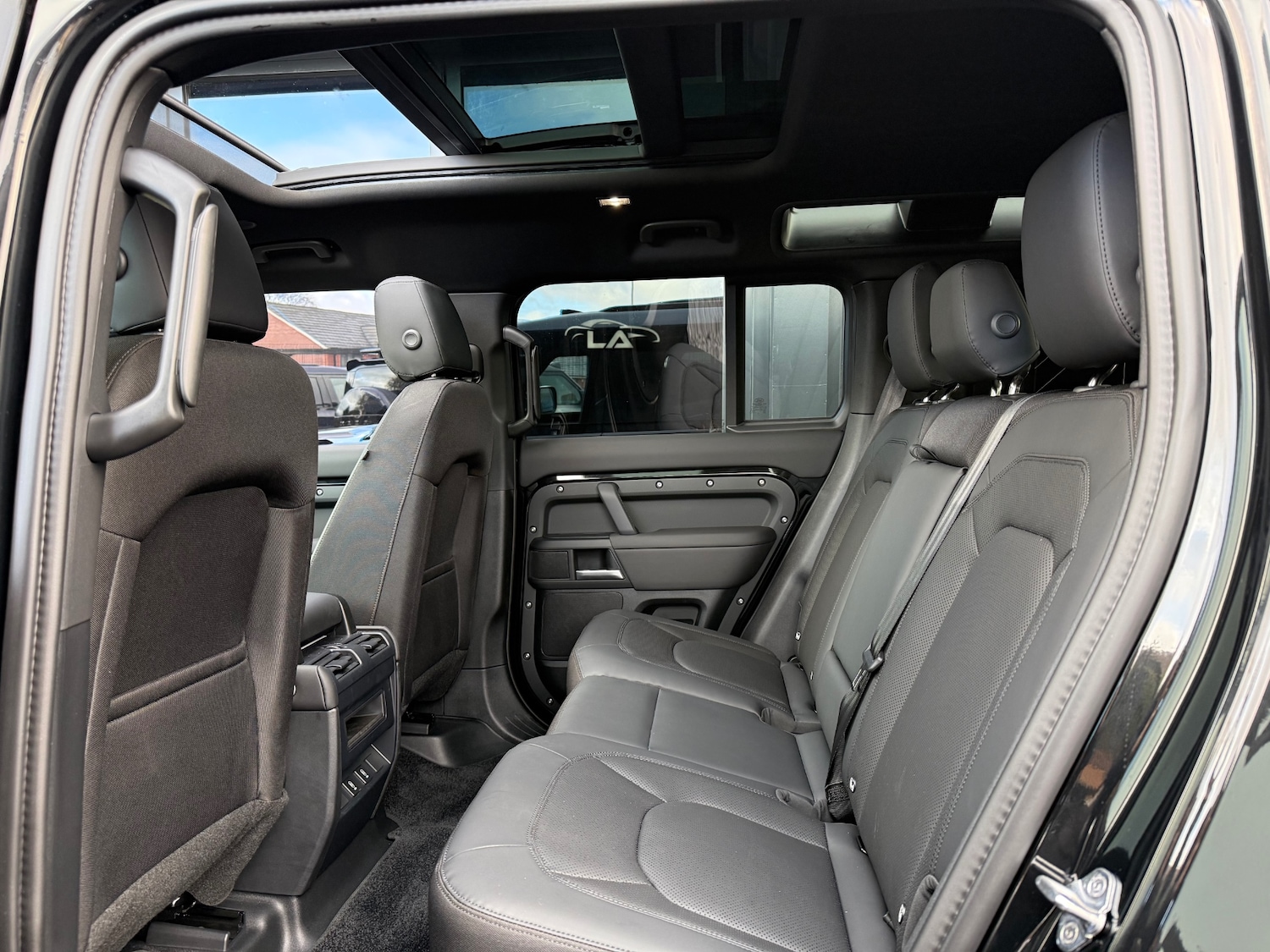 Used Land Rover Defender 2025 for sale - 76741408: Photo 12