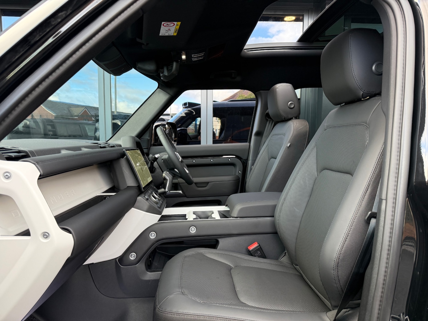 Used Land Rover Defender 2025 for sale - 76741408: Photo 8