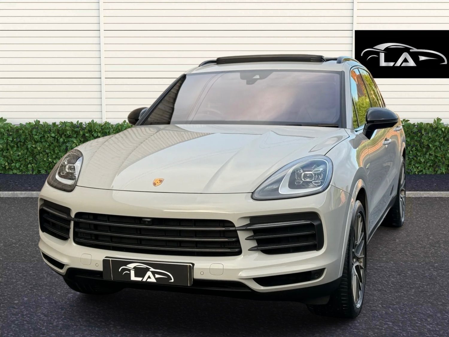 Used Porsche Cayenne 2023 for sale - 76364896: Photo 2