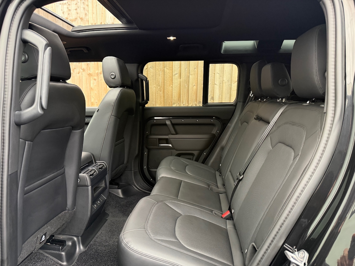 Used Land Rover Defender 2024 for sale - 76725461: Photo 12