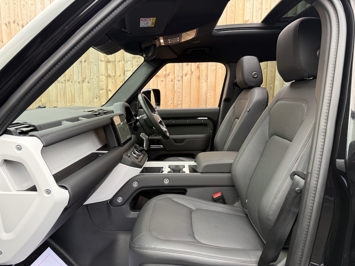 Used Land Rover Defender 2024 for sale - 76725461: Photo 8