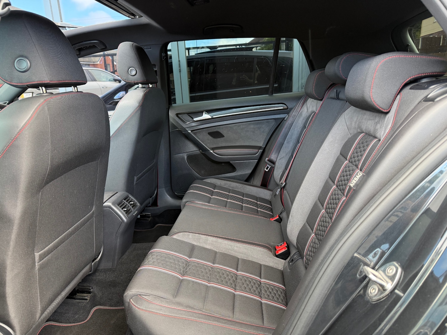 Used Volkswagen Golf 2017 for sale - 76368408: Photo 12