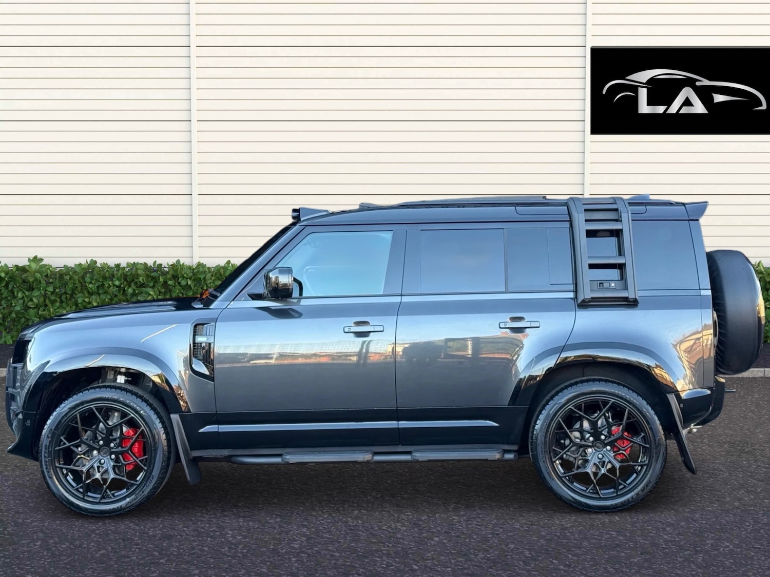 Used Land Rover Defender 2025 for sale - 77045789: Photo 3