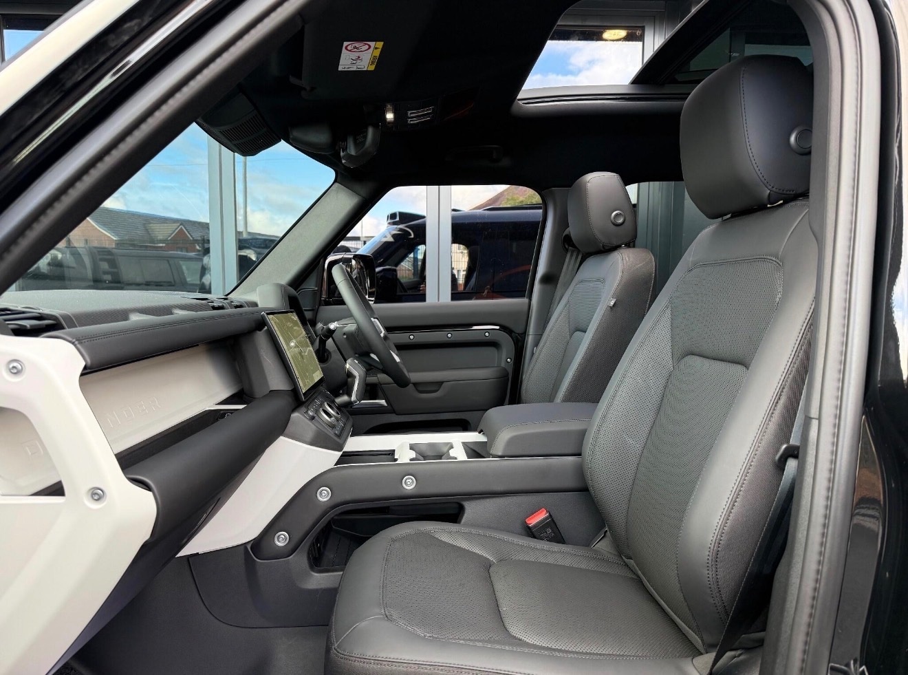 Used Land Rover Defender 2025 for sale - 77045789: Photo 8