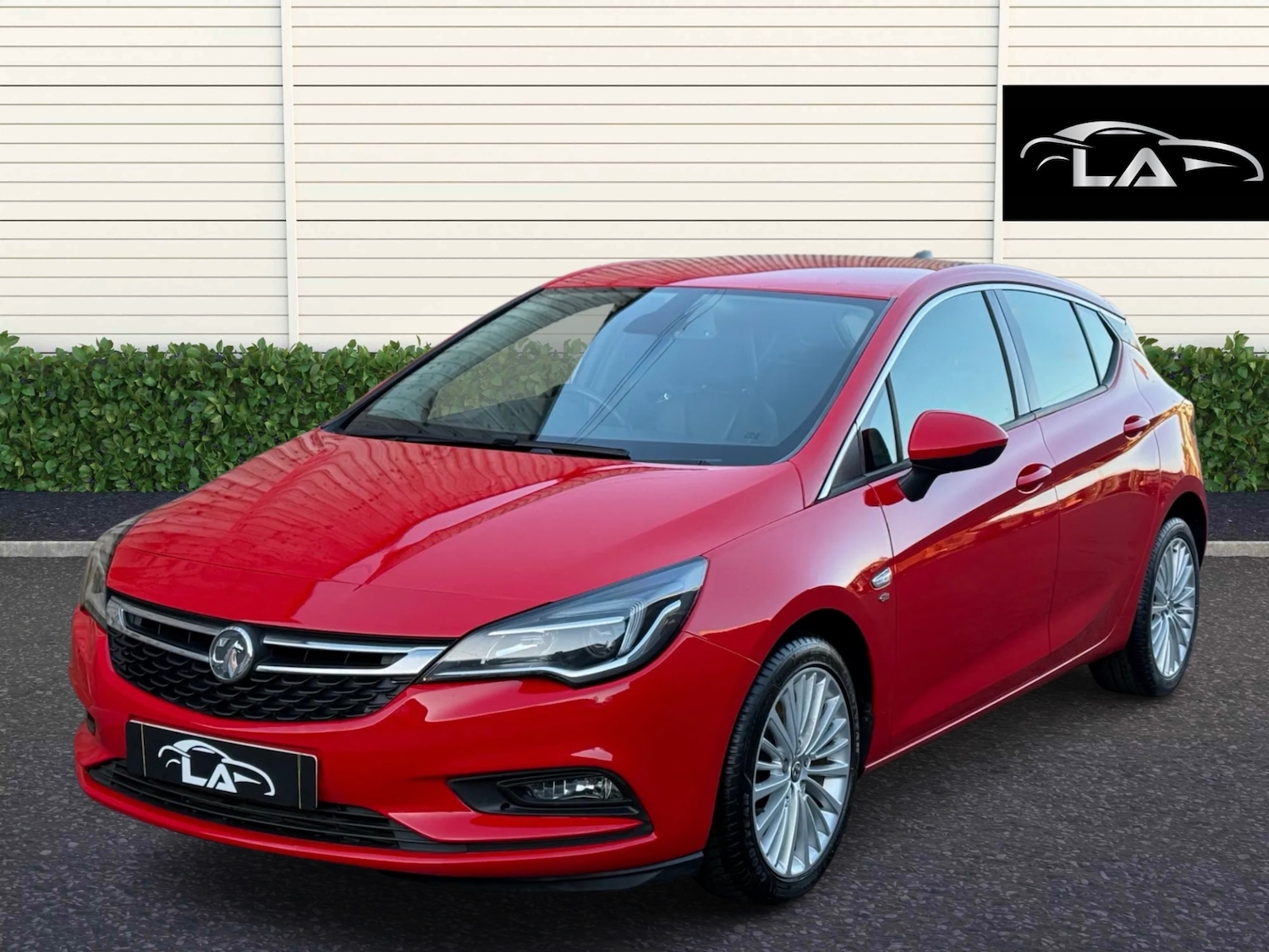Used Vauxhall Astra 2017 for sale - 76640455: Photo 1