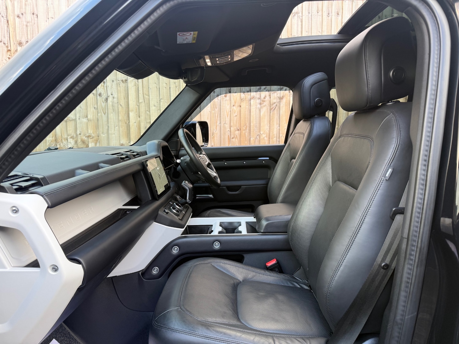 Used Land Rover Defender 2025 for sale - 78040520: Photo 5