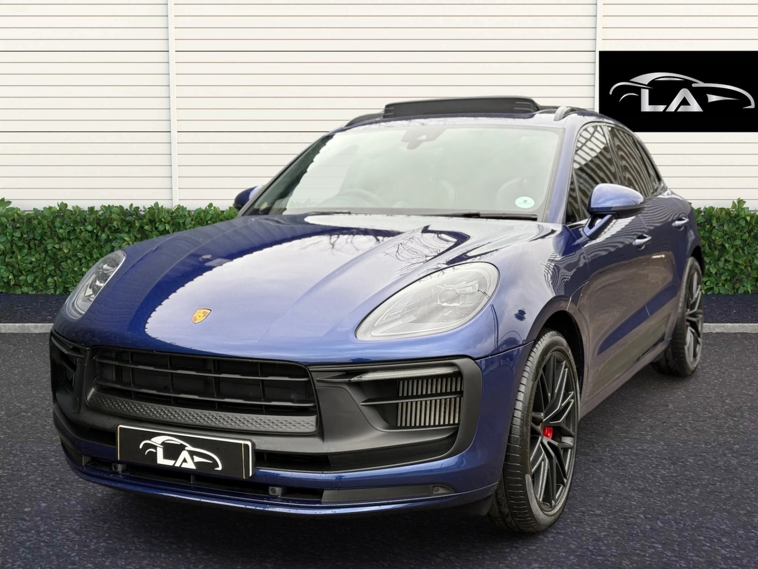Used Porsche Macan 2024 for sale - 78056851: Photo 2