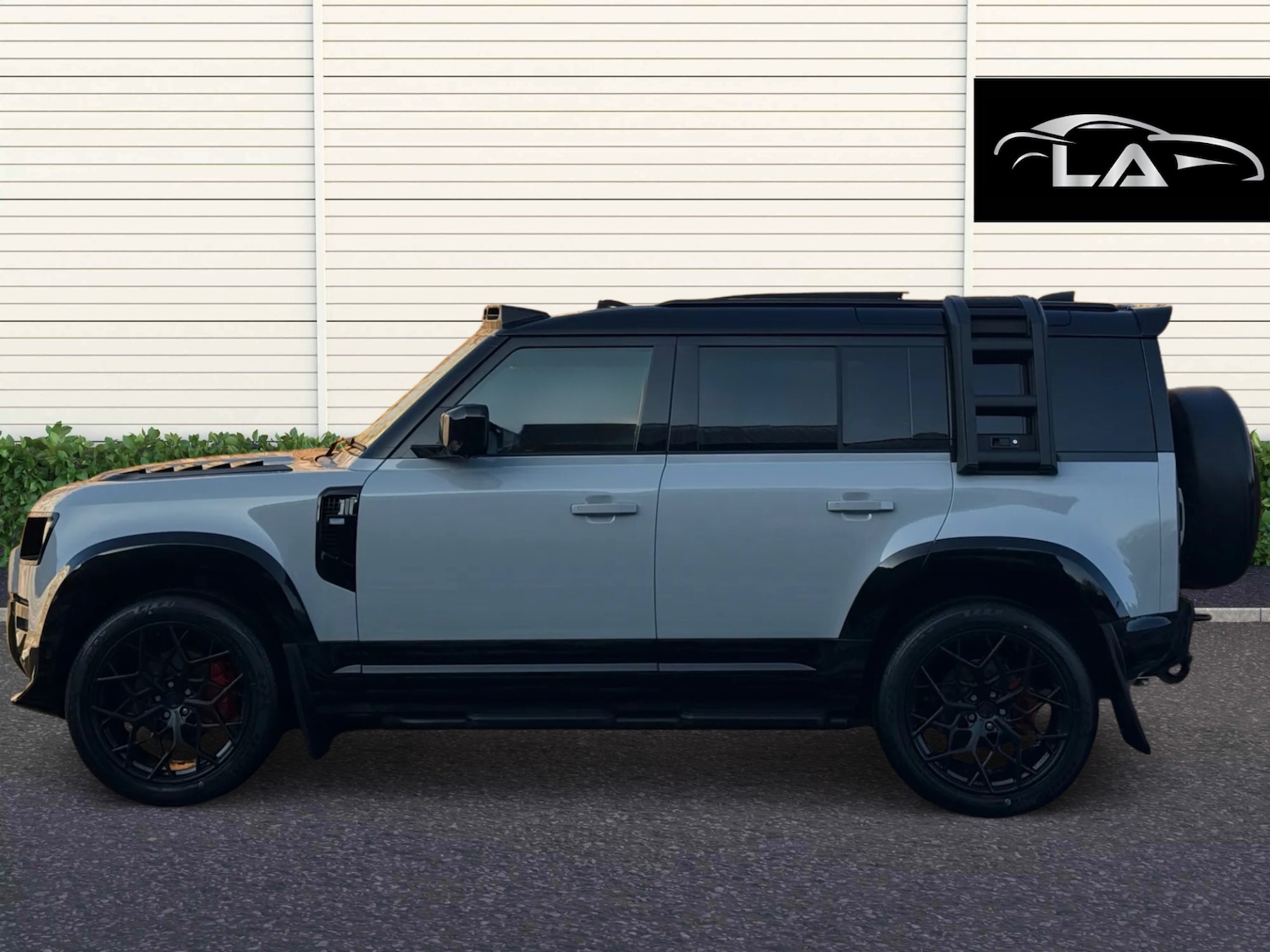 Used Land Rover Defender 2025 for sale - 77154060: Photo 3