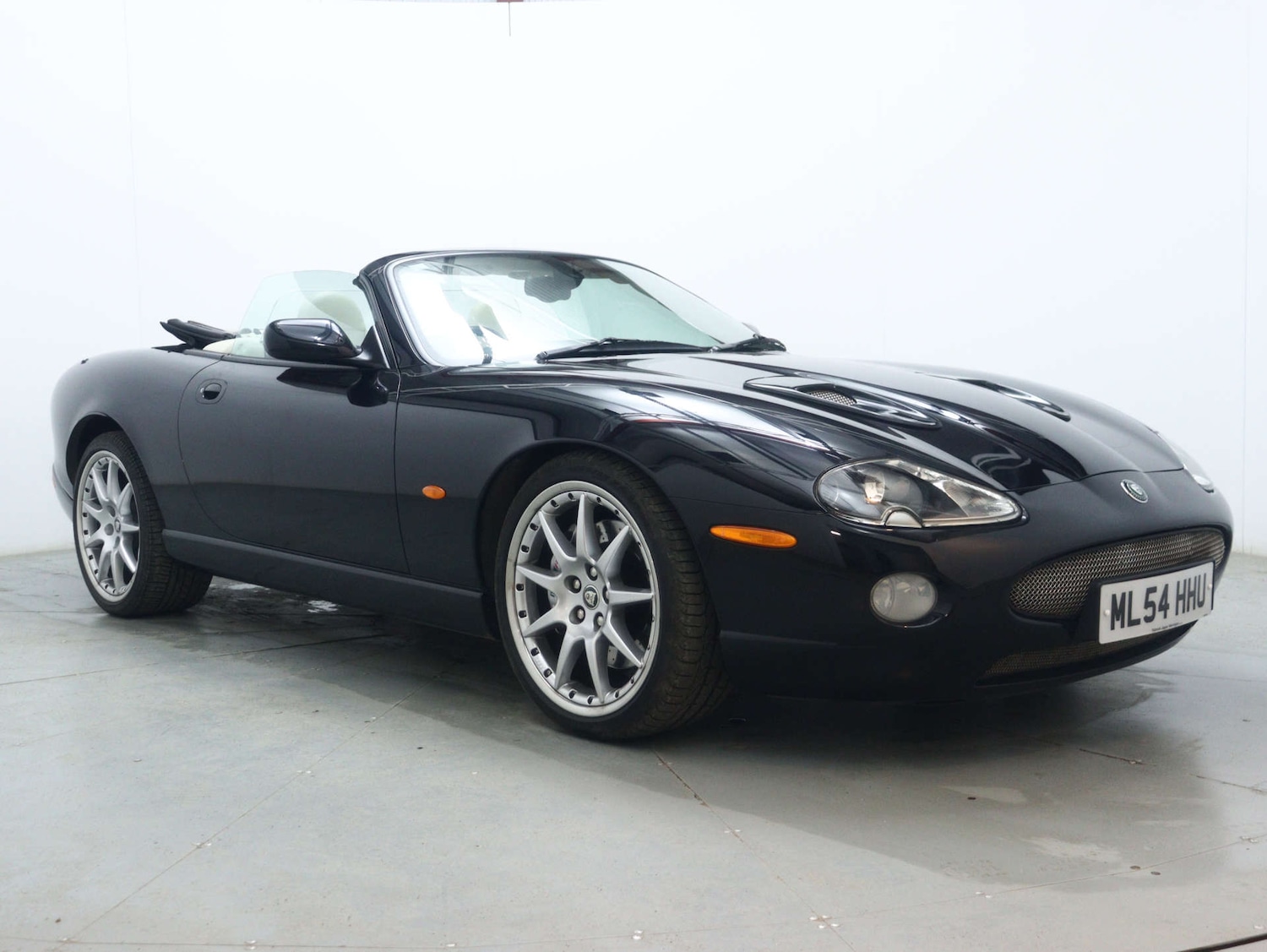 Used Jaguar XKR 2004 for sale - 78053776: Photo 1