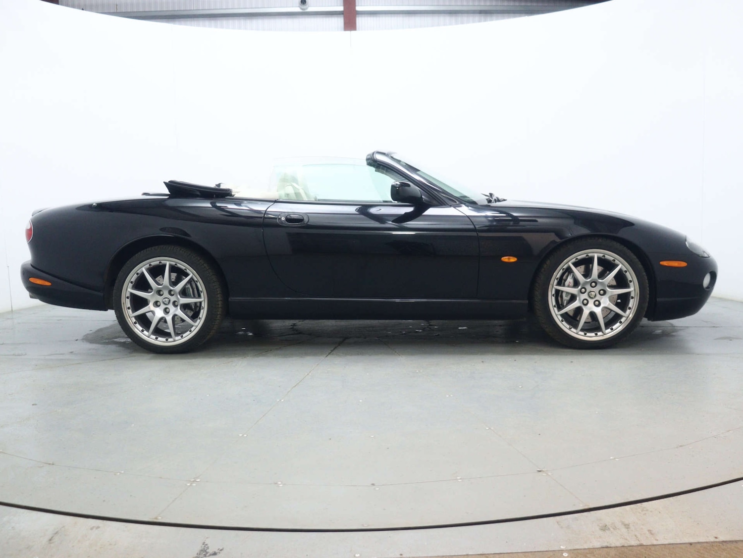 Used Jaguar XKR 2004 for sale - 78053776: Photo 12